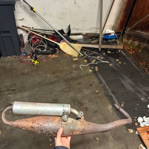 Trimrör moped  - Ett riktigt bra yasuni racing trimrör. En del rost men det går att lösa genom polering. Säljs för billig peng! Fungerar fint.