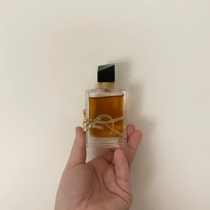 YSL libre intense  - 50ml flaska. Väldigt mycket kvar, se bild. 