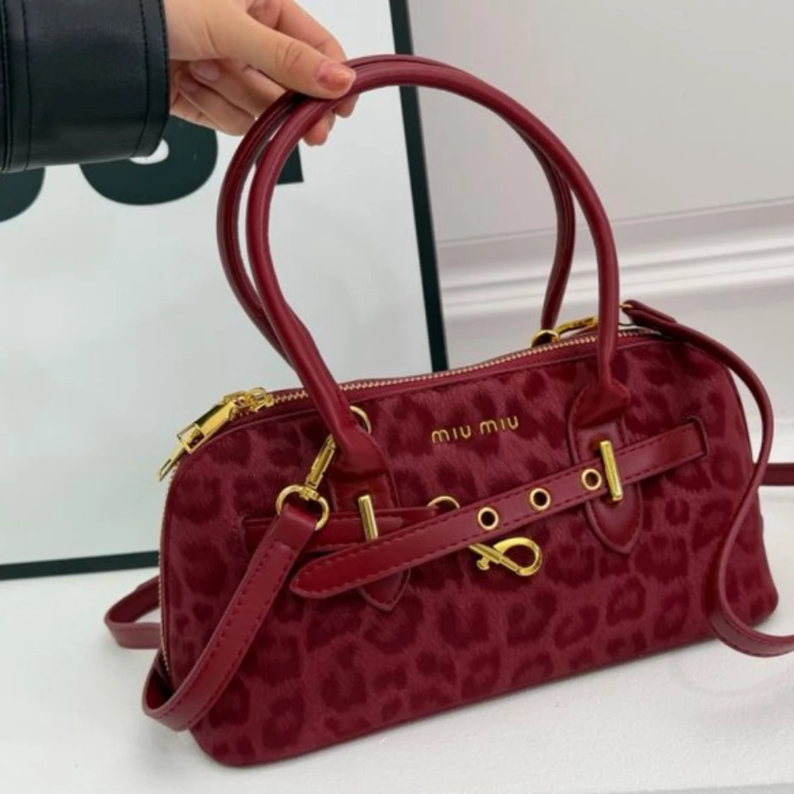 Leopardmönstrad handväska från Miu Miu - 1