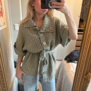 Stickad kofta - Sååå fin grön färg💞