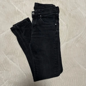 Tiger of Sweden Slim fit jeans  - Svarta tiger of Sweden jeans i storlek 30/34 och är i modell slim fit. Nypris 1500kr. Om ni har några frågor så skicka PM‼️