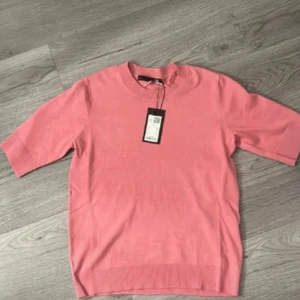 rosa tjock  t-shirt - helt ny🩷