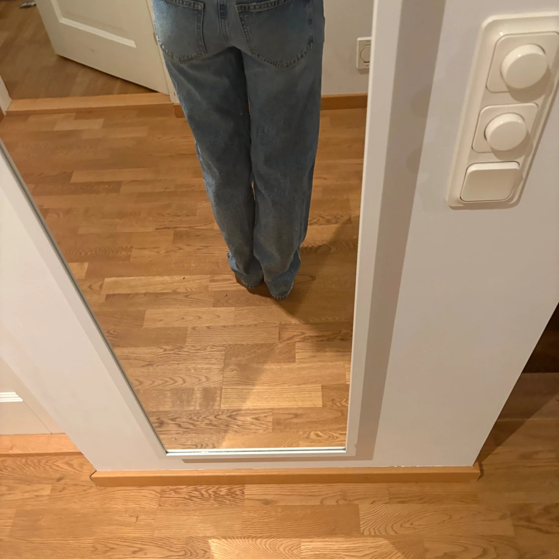 Blå straight jeans från Gina Tricot - 1