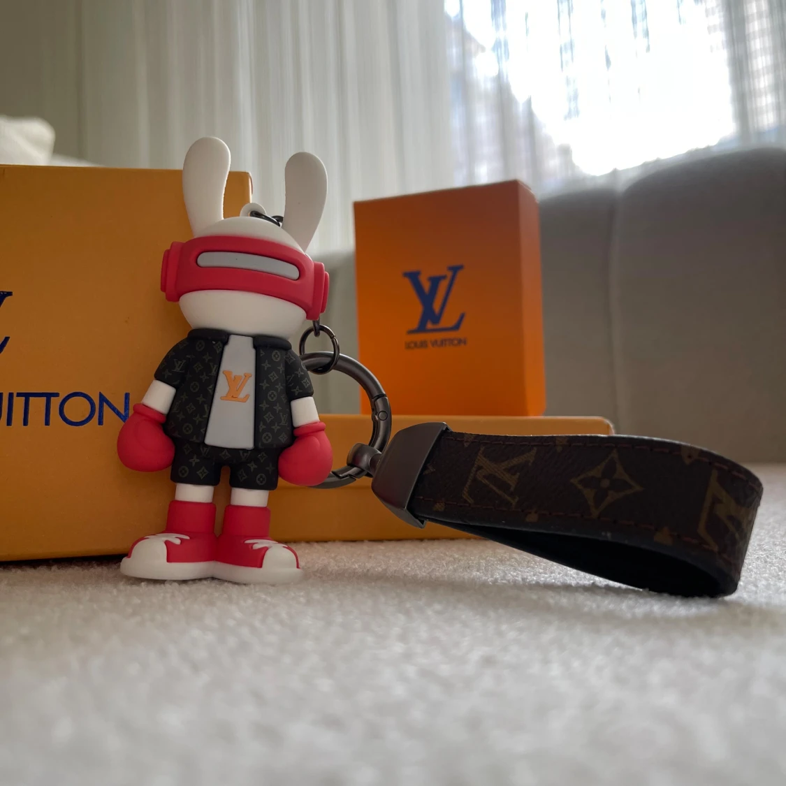  Vuitton nyckelring med kaninfigur - 2