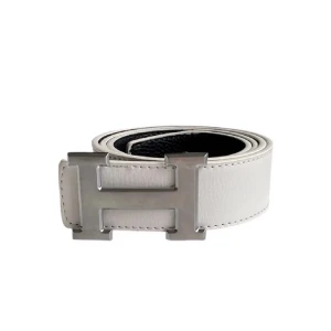 Vitt h märkat bälte - Ett fint och kvalitativt bälte till ett bra pris, vid snabb deal kan priset vara justerbart. 1-2 dagars leveranstid med Instabox 📦🚚
