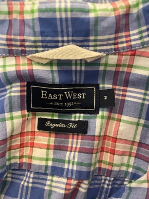 Rutig skjorta från East West, M - Rutig skjorta från East West i regular fit. 
