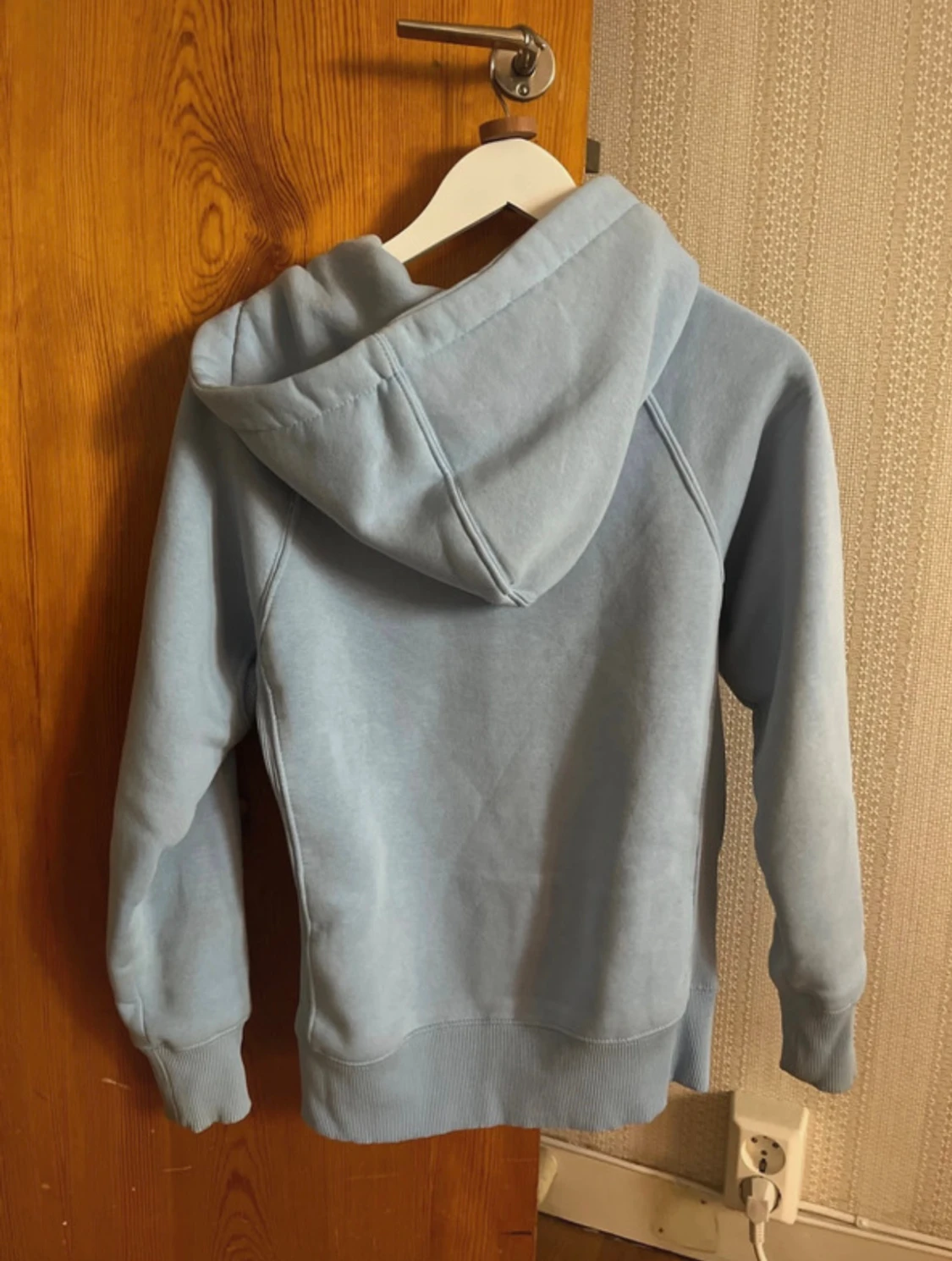 Ljusblå hoodie med dragkedja, stl S - 2