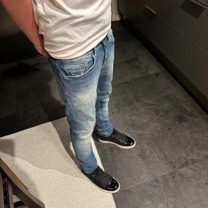 Dondup George - Säljer dessa tvär feta dondup George 