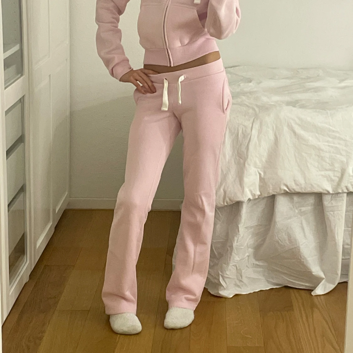 Rosa och vita mjukisbyxor - 1