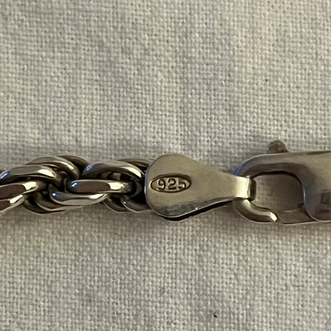 Halsband, cordell i äkta silver. - 1