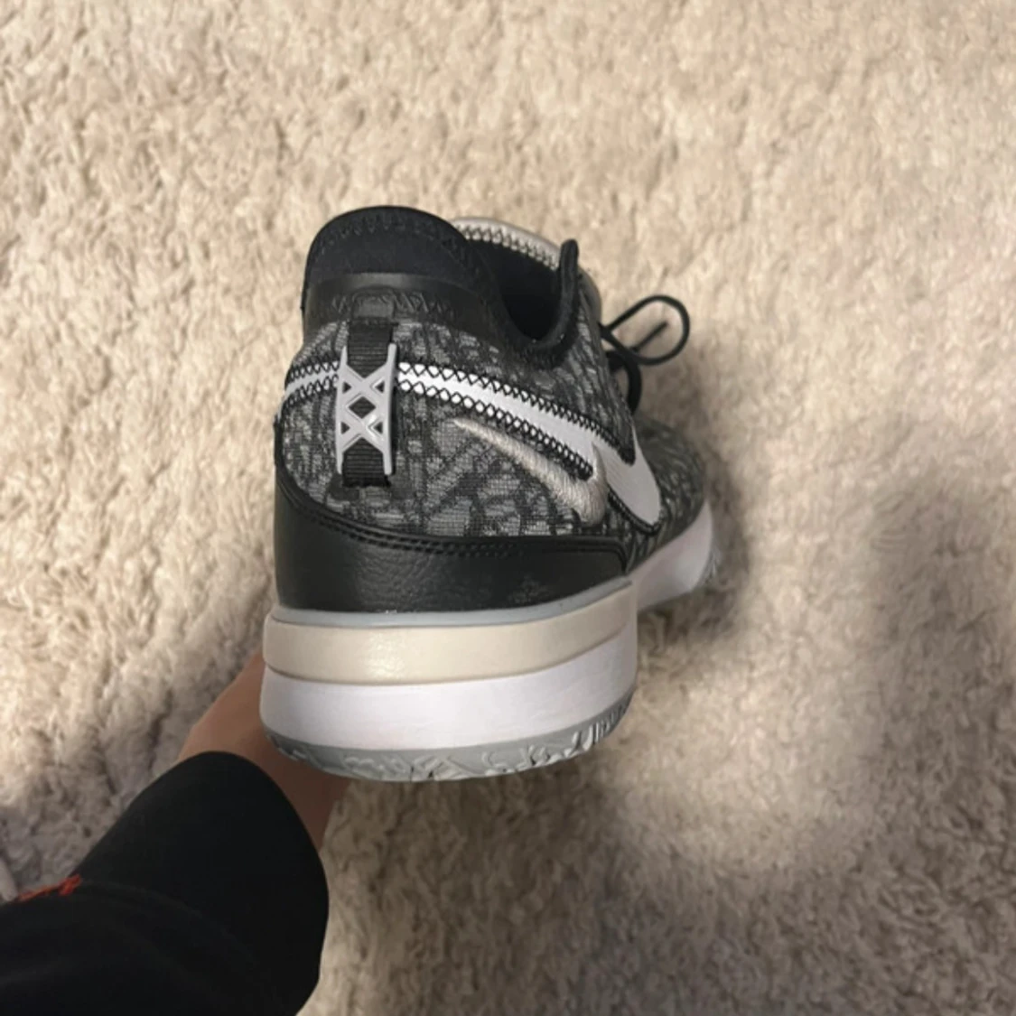 Nike sneakers med grått mönster kartong finns - 2