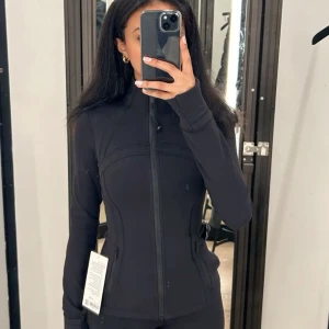 Lululemon define jacket - Define jacket som jag köpt på Vinted! Oanvänd ( vad jag vet) storlek 2