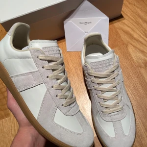 Maison Margiela gats  - Stilrena oanvända gats, låda dustbags och tillbehör medföljer | Storlek 42 | Skriv vid funderingar och skicka gärna bud! 