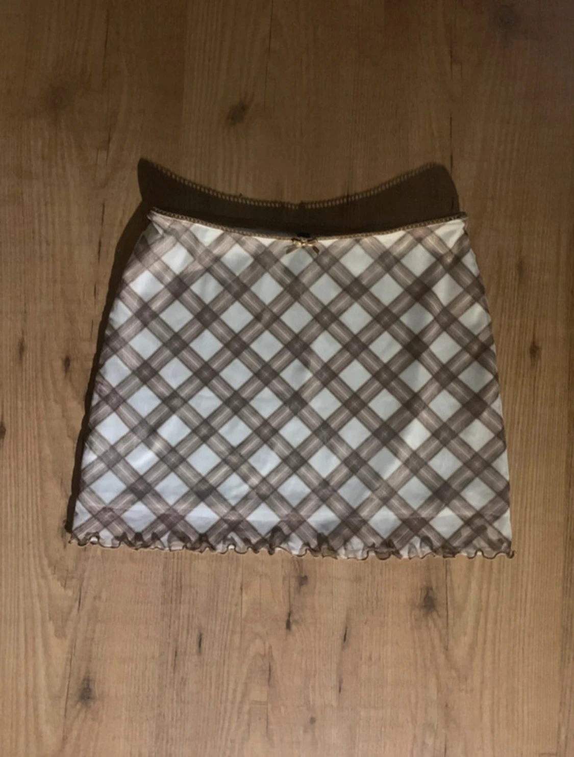 Brun och vit rutig minikjol