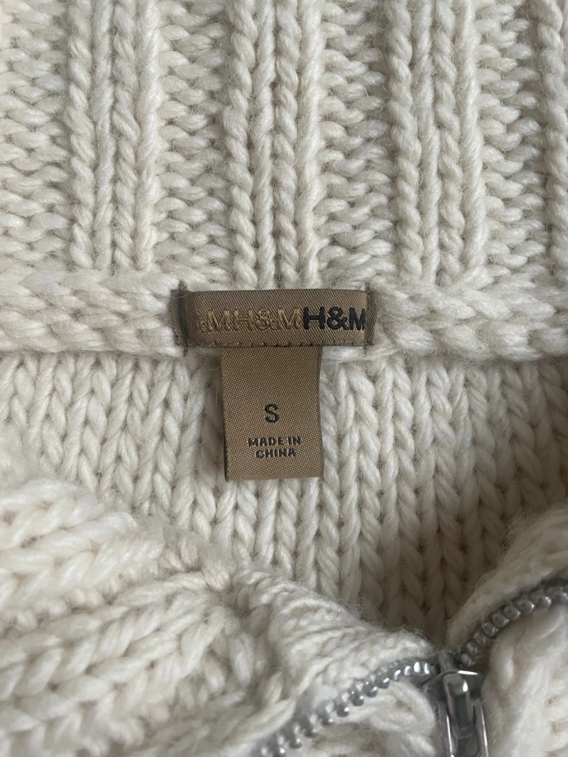 Vit kabelstickad kofta från H&M - 2