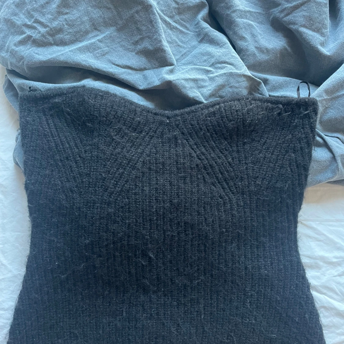 Svart stickad tubtopp från Gina Tricot