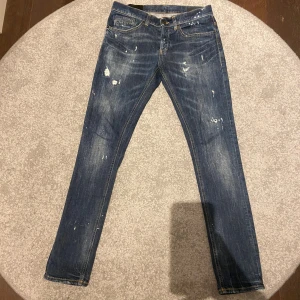 Dondup George Jeans - Tja! Säljer dessa sjukt feta Dondup George jeans!  Skick 10/10 Storlek 31  Nypris 3199
