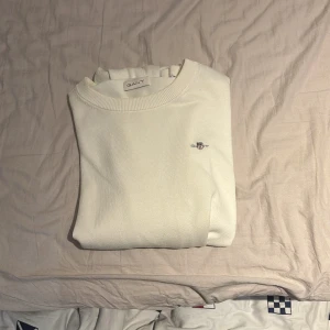 Vit gant tröja i cashmere stl S - Vit cashmere gant tröja riktigt bra skick inte mycket använd skriv vid funderingar storlek S