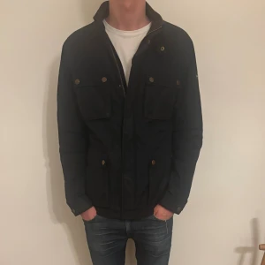 Lexington fieldjacka - Lexington field jacka i storleken L. Mycket bra skick och inga defekter! Bara att höra av sig vid frågor!