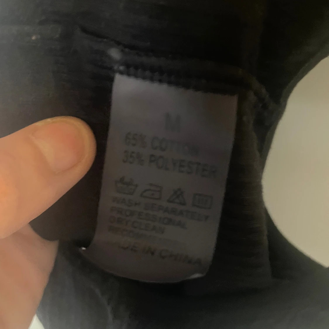 Svart crop top från SHEIN med logga - 2