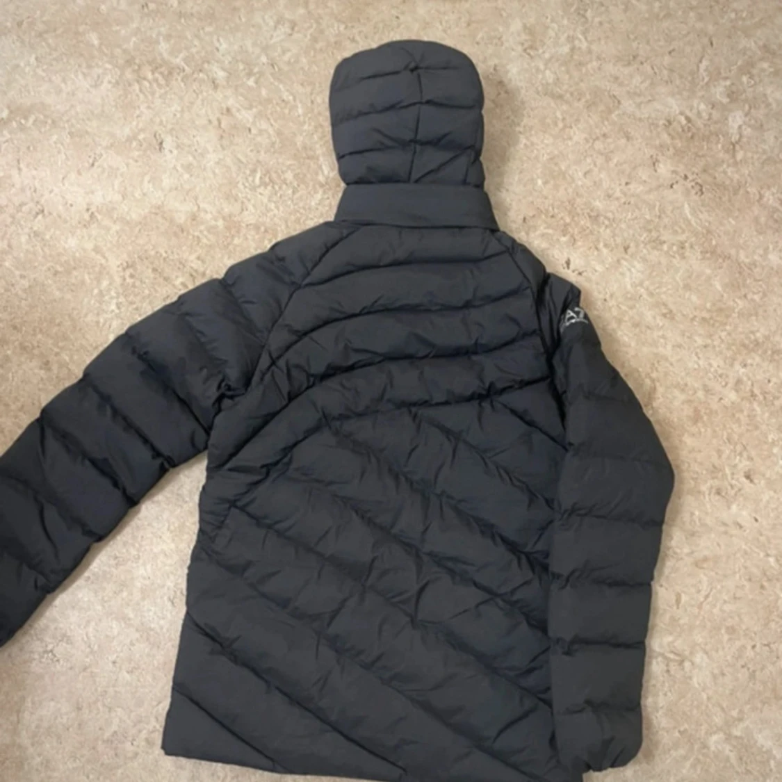 Svart pufferjacka från EA7 - 1
