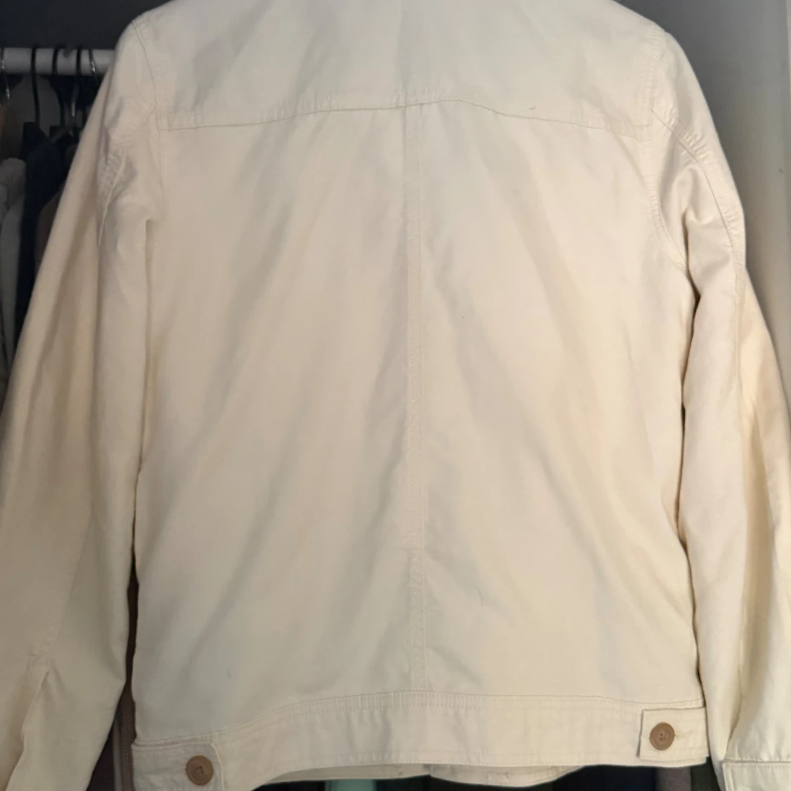 Krämvit overshirt från Lindbergh (prislapp kvar) - 1