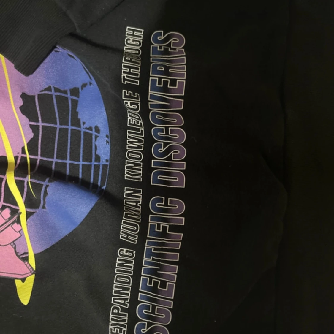 Svart NASA hoodie med färggrafik - 2