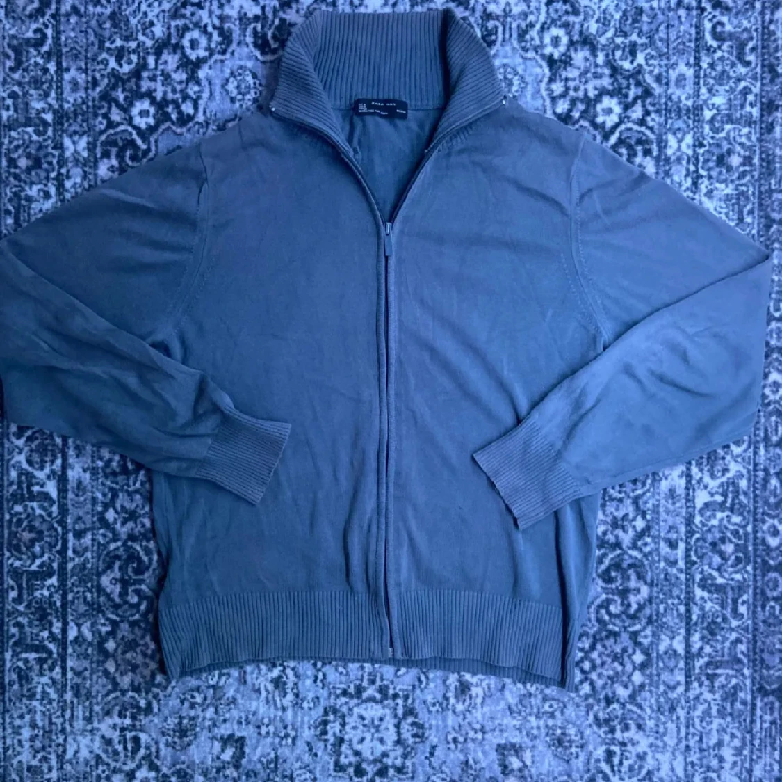 Grå kofta med dragkedja från Zara Man