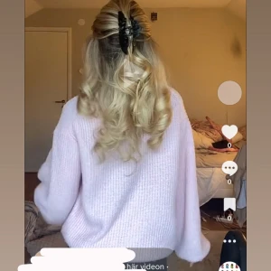 Rosa tröja - Super fin rosa tröja! Strl XS men upplever den större💗