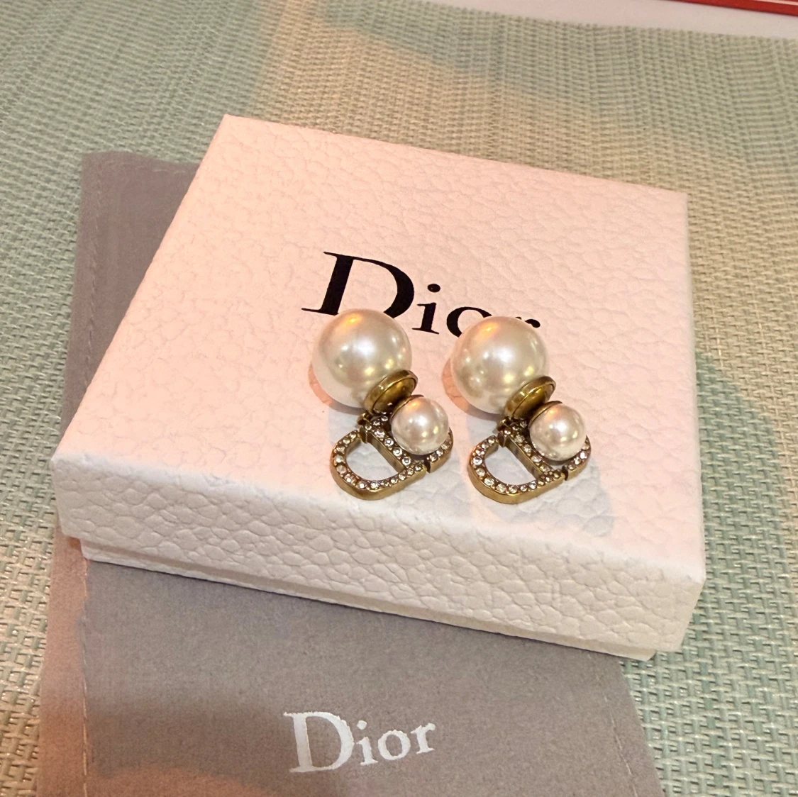 Dior örhängen med pärlor och strass
