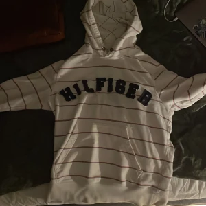 Archive Hoodie - Skön hoodie, pris ej hugget i sten