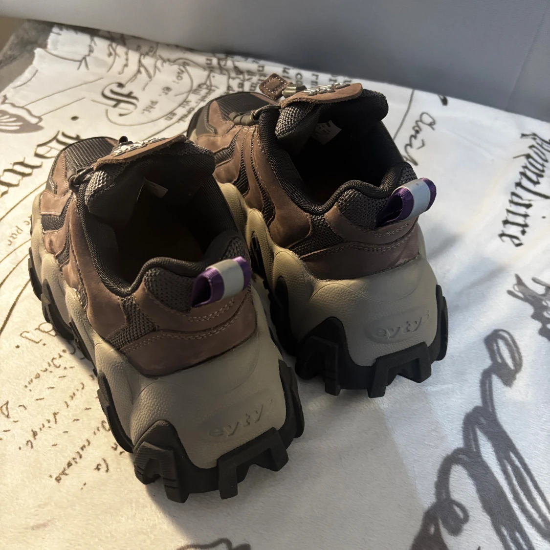 Chunky sneakers från Eytys i brunt - 3
