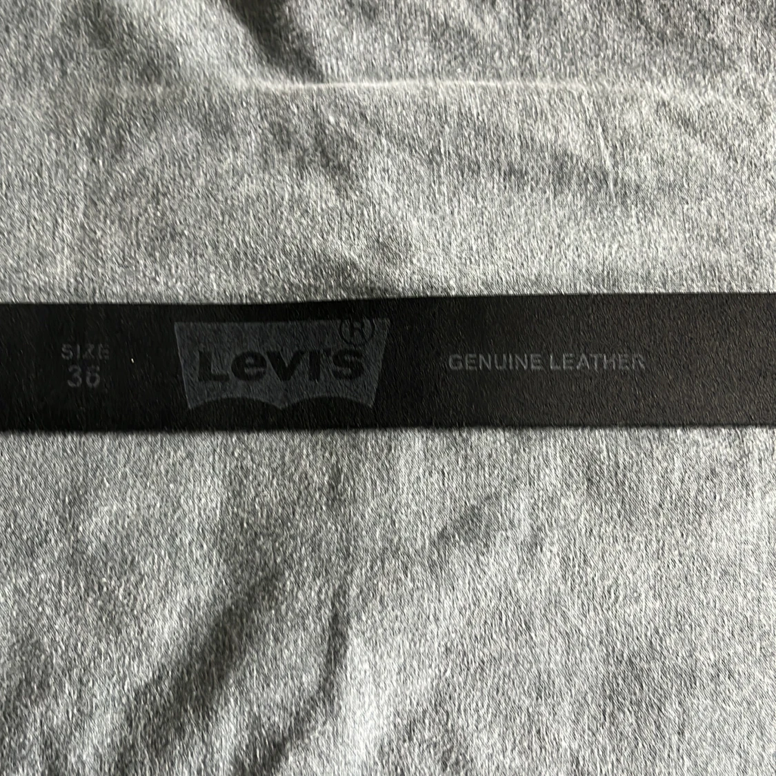 Svart skärp från Levi's i skinn - 1