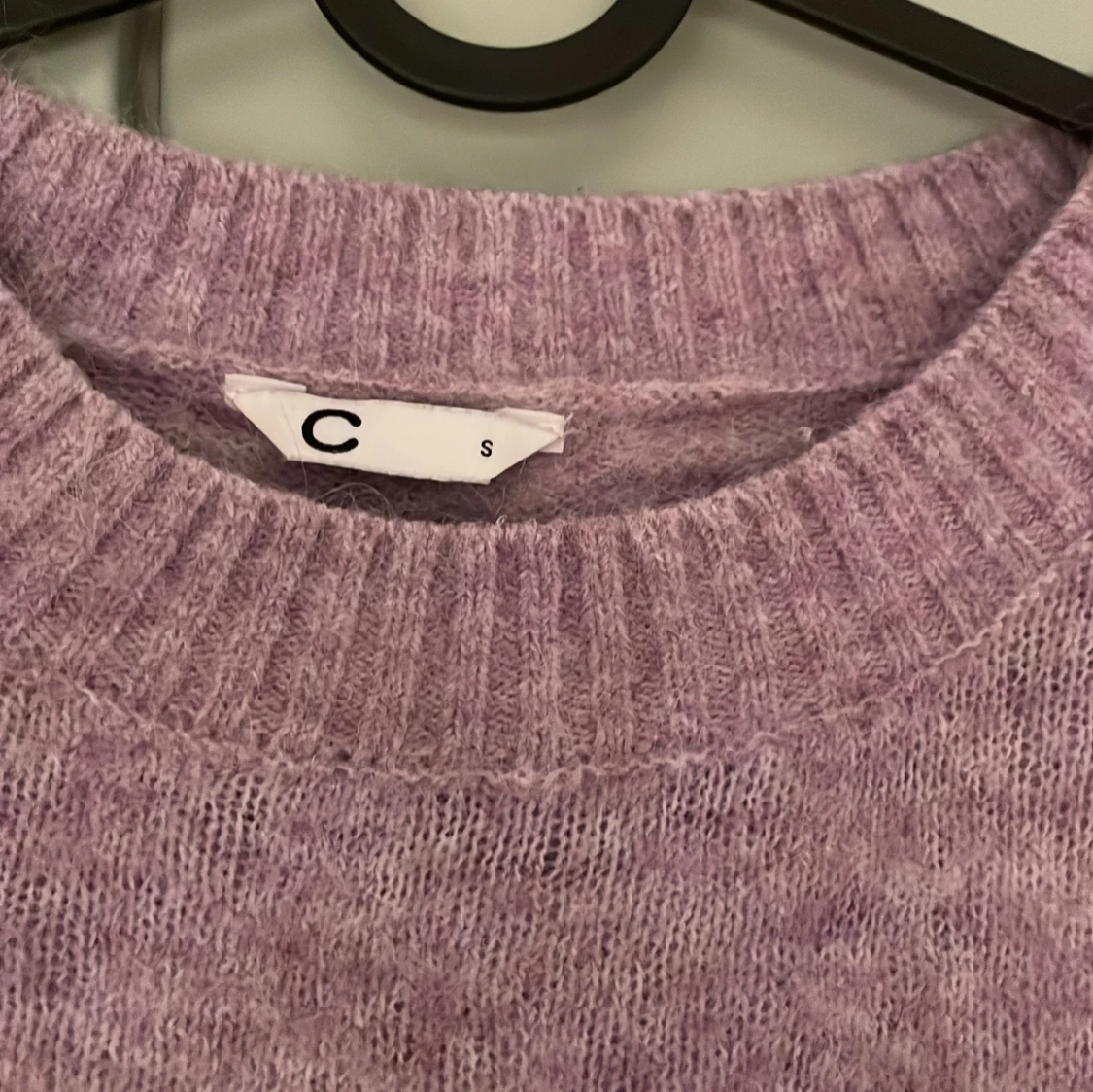 Ljuslila stickad tröja - 1