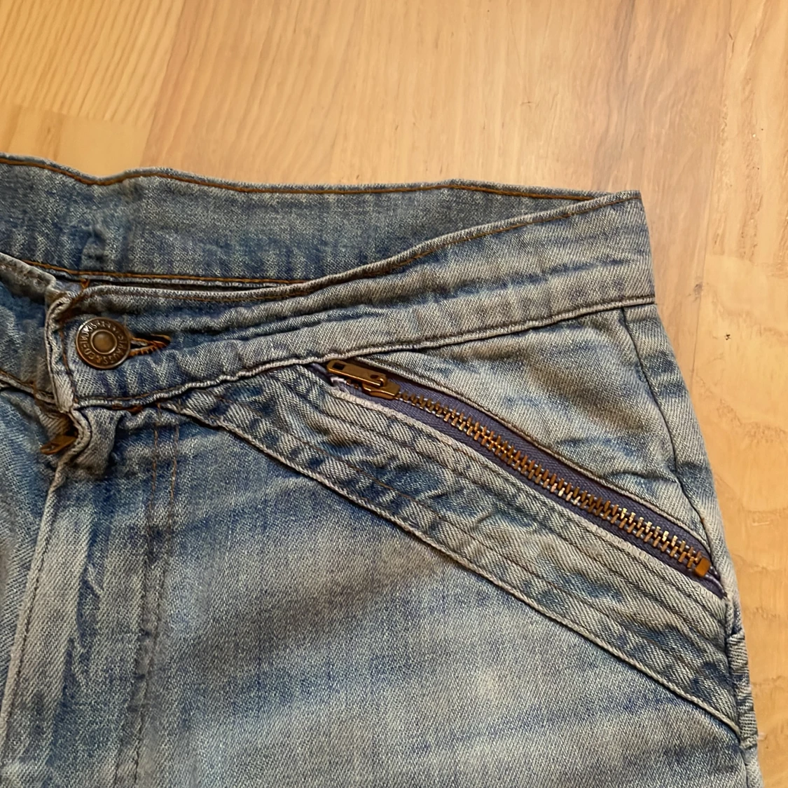 Blå bootcut jeans  - 1