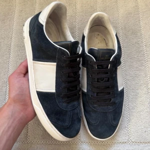 Valentino Flycrew Navy - Fint skick 41 fits 42