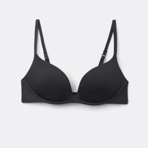 Super push up-behå Giola i mikrofiber, The silky touch - Snygg och enkel svart bh med justerbara axelband för perfekt passform. Den har en slät design utan mönster och är tillverkad i ett mjukt material för extra komfort. Från intimissimi💞