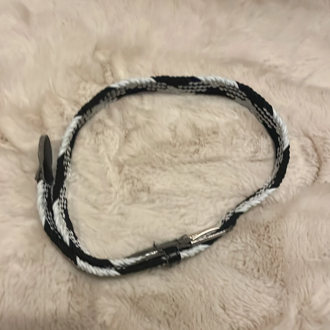Svartvitt randigt flätat bälte - 3