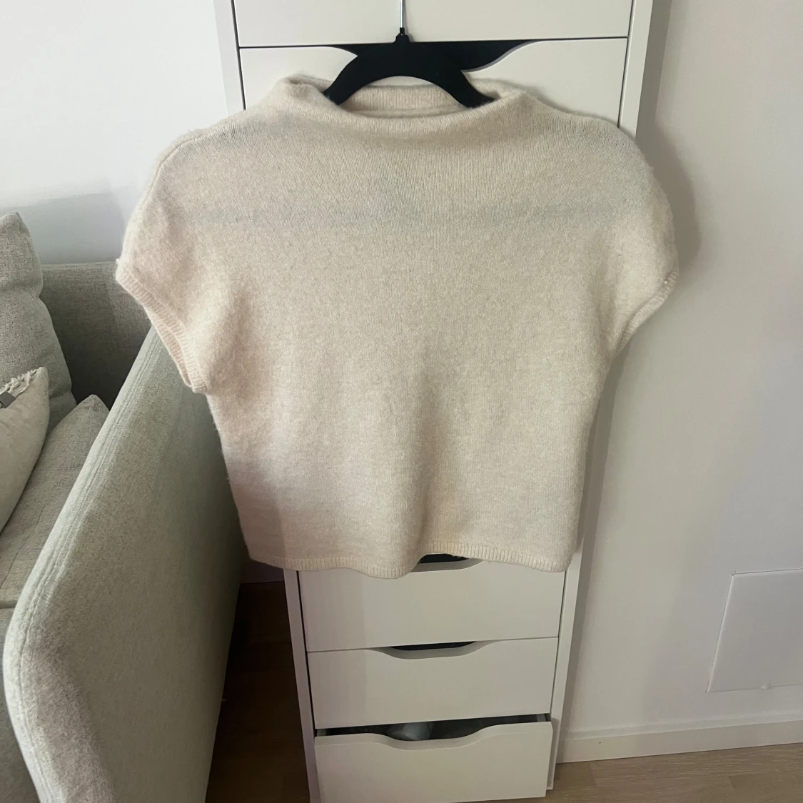 Beige stickad polotröja från Lindex - 1