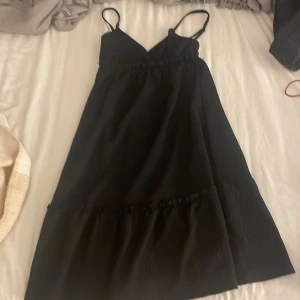 Kort klänning  - En kort klänning från h&m i storlek XXS