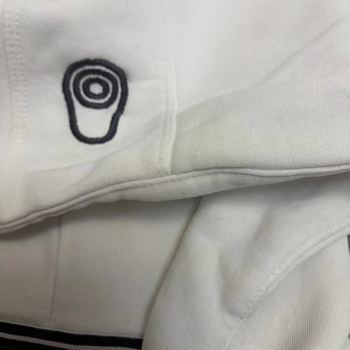 Vit hoodie från Sail Racing - 1