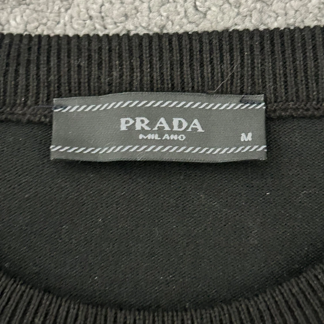 Svart stickad tröja från Prada - 3