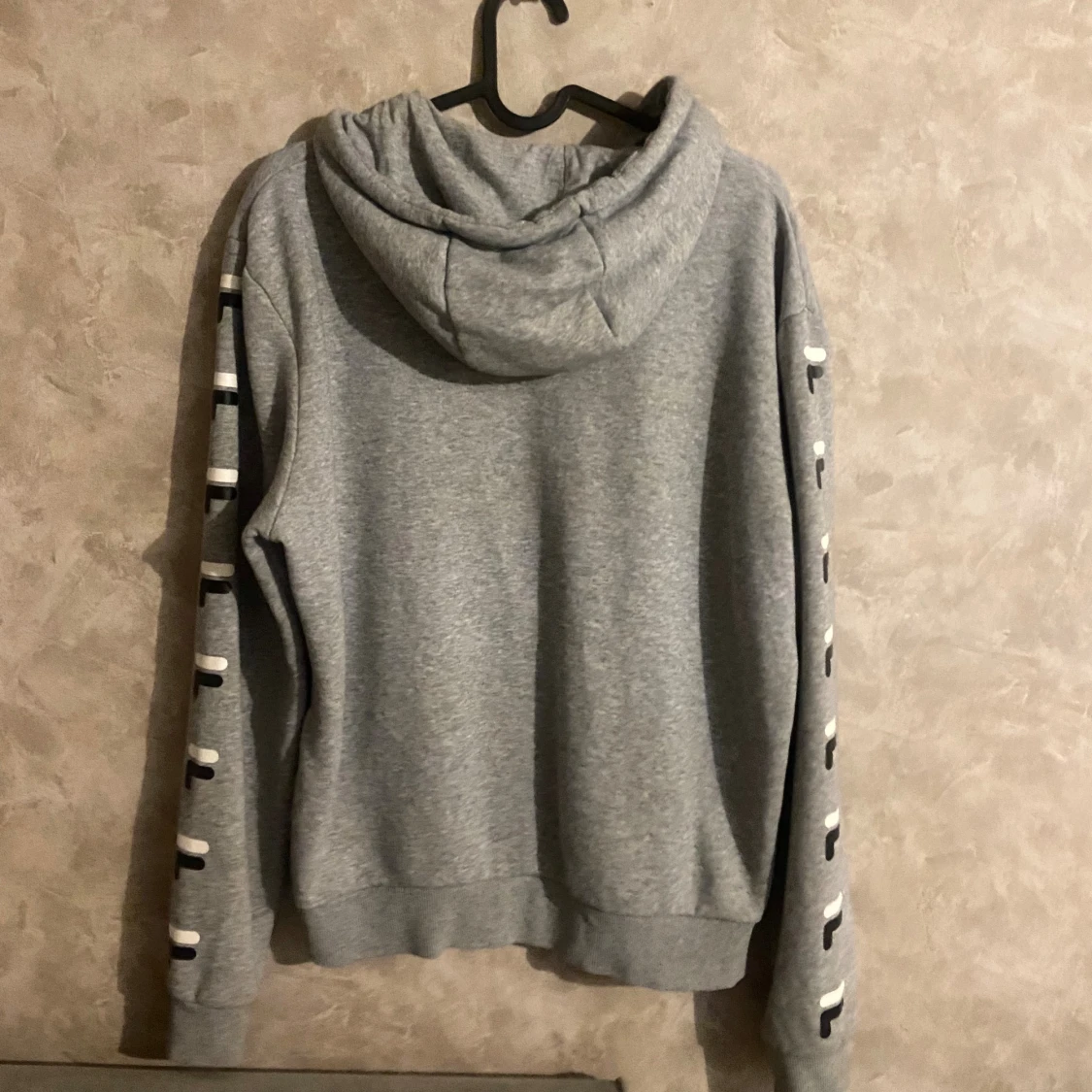 Grå hoodie från FILA  - 3