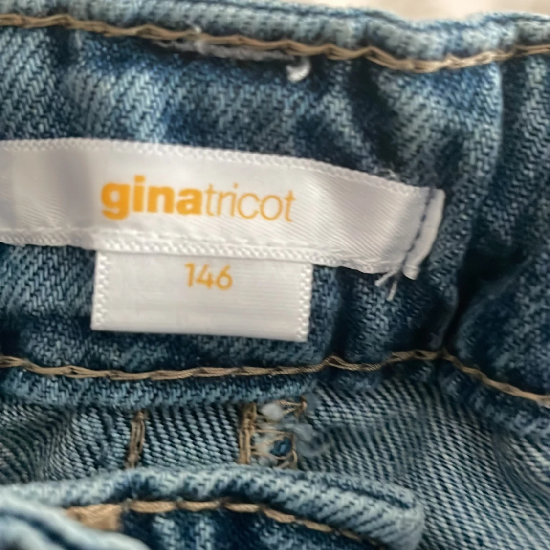 Blå jeansshorts från Gina Tricot - 2