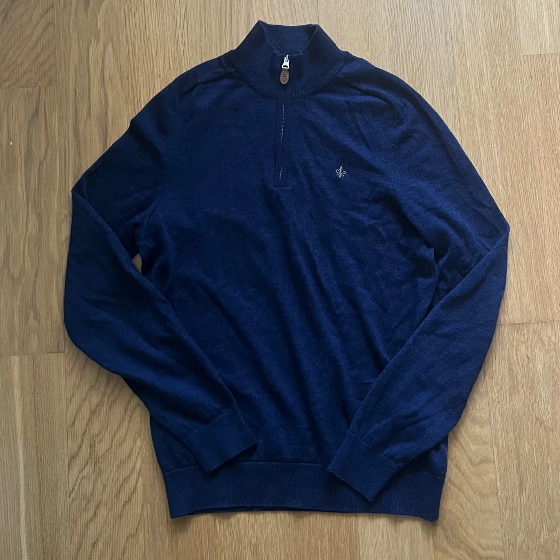 Mörkblå merinoullströja från Morris