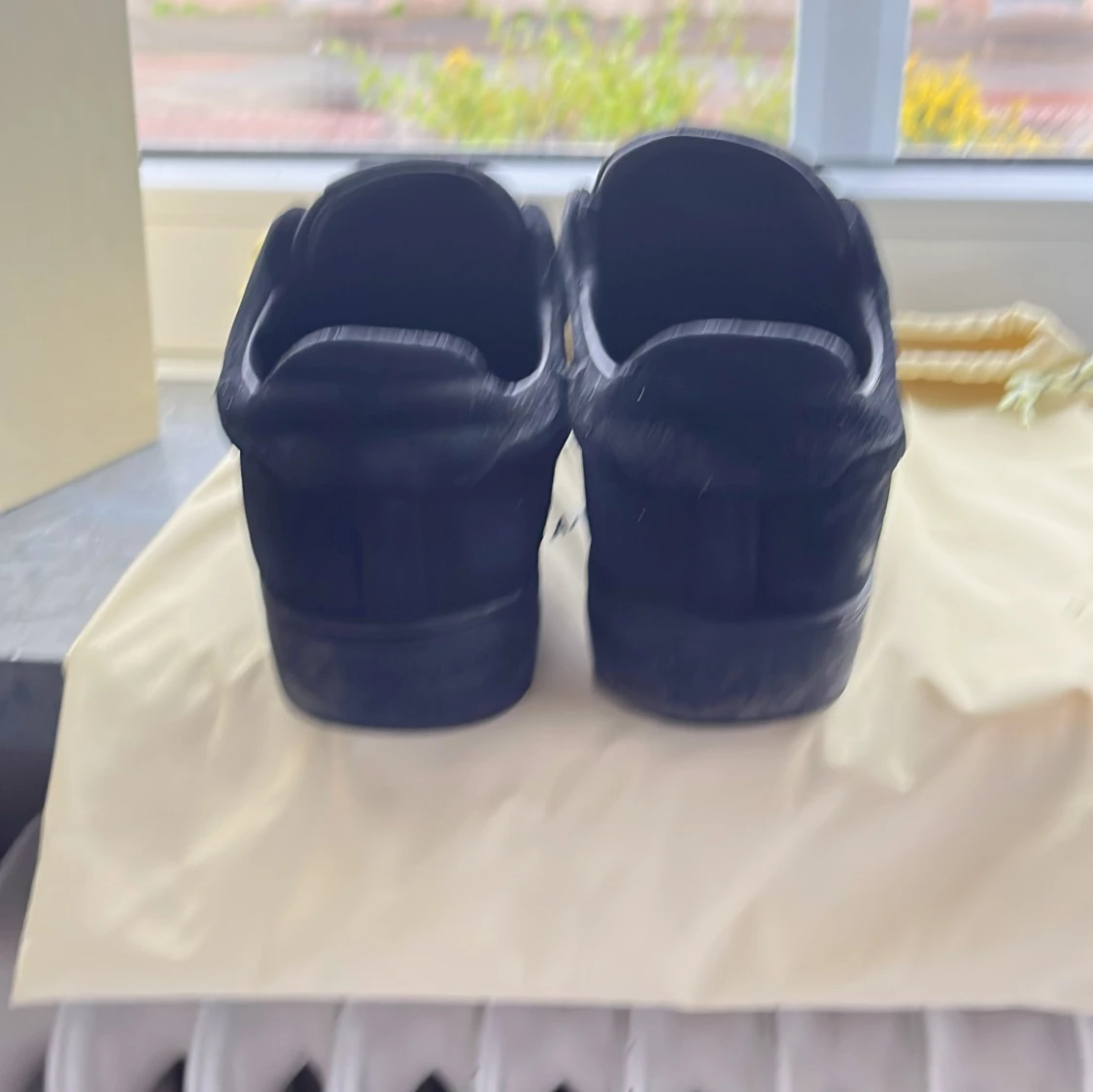 Svarta sneakers från Axel Arigato - 1