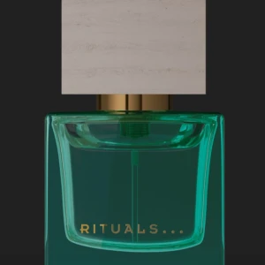 Rituals parfym i snygg flaska - Upptäck en stilren parfym från Rituals. Perfekt för dig som gillar trendiga och fräscha dofter. Flaskan har en modern design som passar in i alla badrum. Perfekt för unga som vill sticka ut.