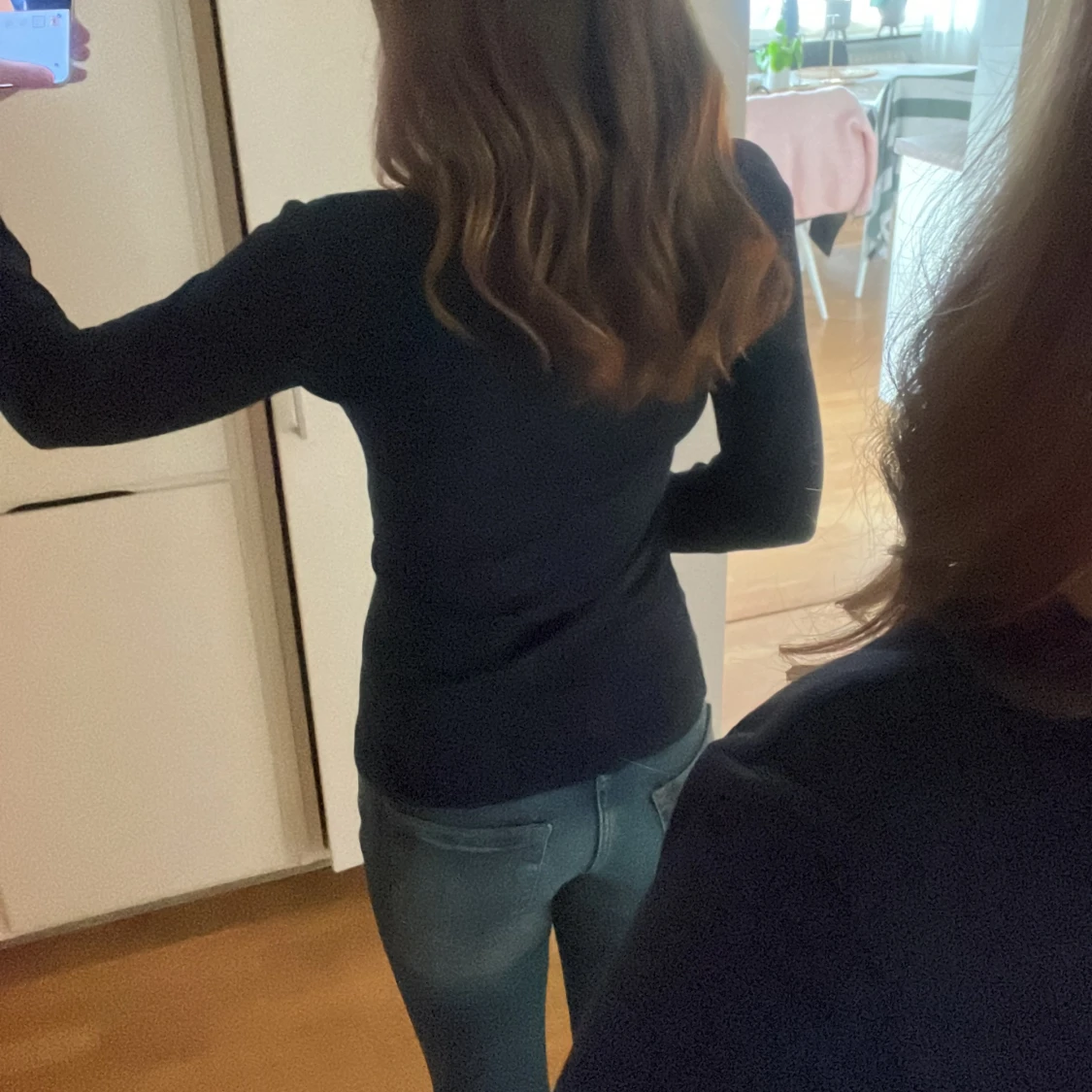 Mörkblå långärmad tröja i bomull - 1