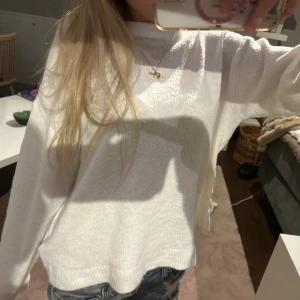 Stickad tröja💞 - Vit stickad tröja från lager 157 som jag aldrig använt. Köpte för ungefär 3 veckor sen💞