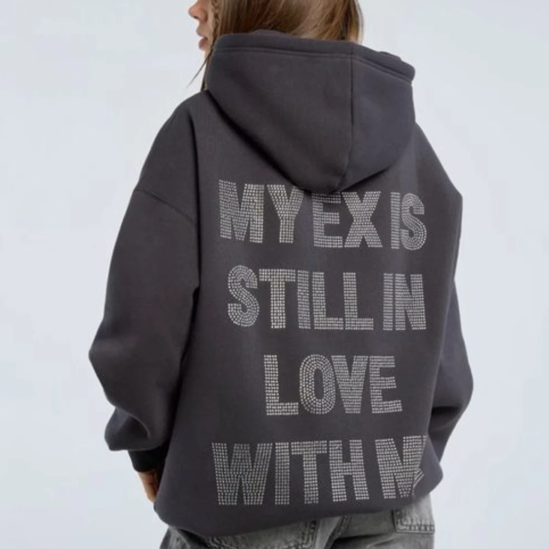Svart hoodie med strass-text